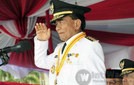 KPK Geledah Kantor Gubernur Riau