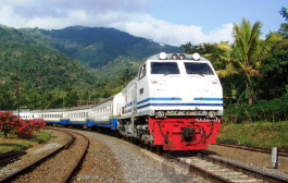 Stres, Warga Kediri Nabrak Kereta Api