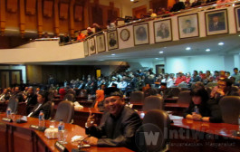 Rolling Anggota DPRD Surabaya Diwarnai Interupsi