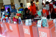 JBL Audio Bawa 6 Speaker Nirkabel Ke Surabaya