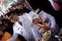 Risma-Whisnu Lahap Lontong Balap