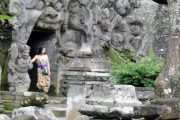 Goa Gajah Tempat Suci Agama Hindu Dan Buddha